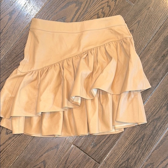 Emily McCarthy Women's Tan Ruffle faux leather Skirt new with tags size xsmall - Picture 3 of 9